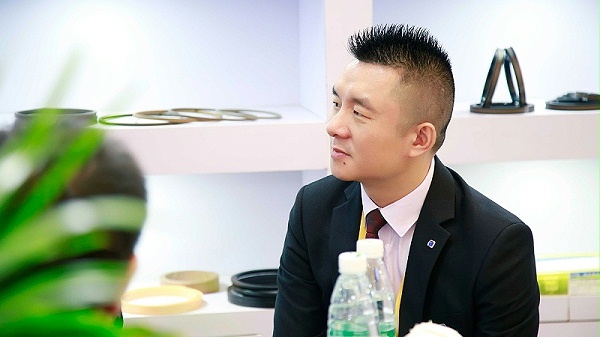 东晟密封总经理胡燕林先生