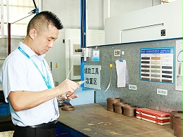 现场操作图 - 东晟唇形密封圈